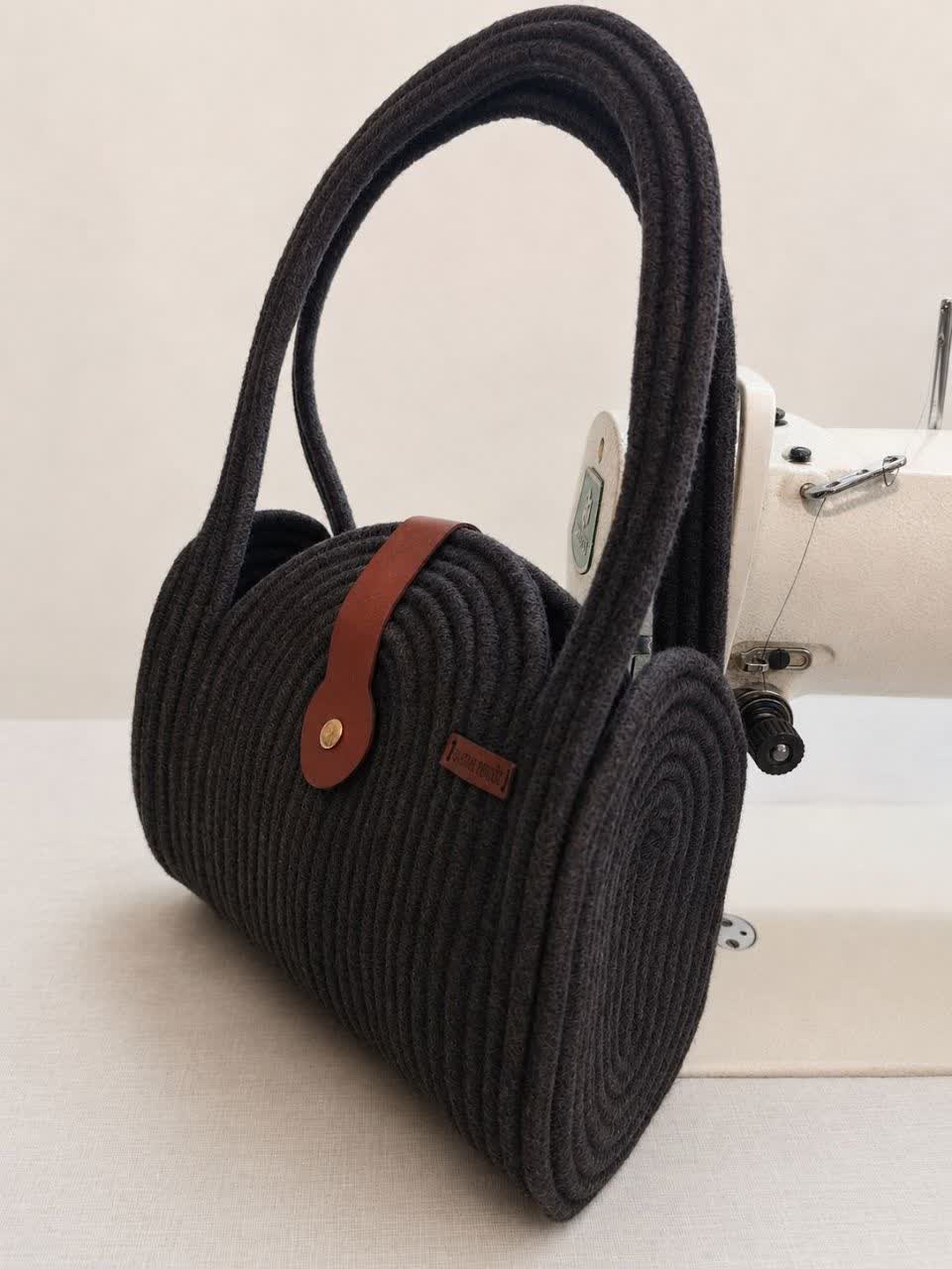 کیف دستی بند چرم